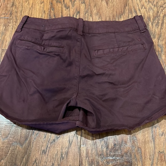 American Eagle size 8 midi shorts! Super stretchy! - Picture 2 of 3